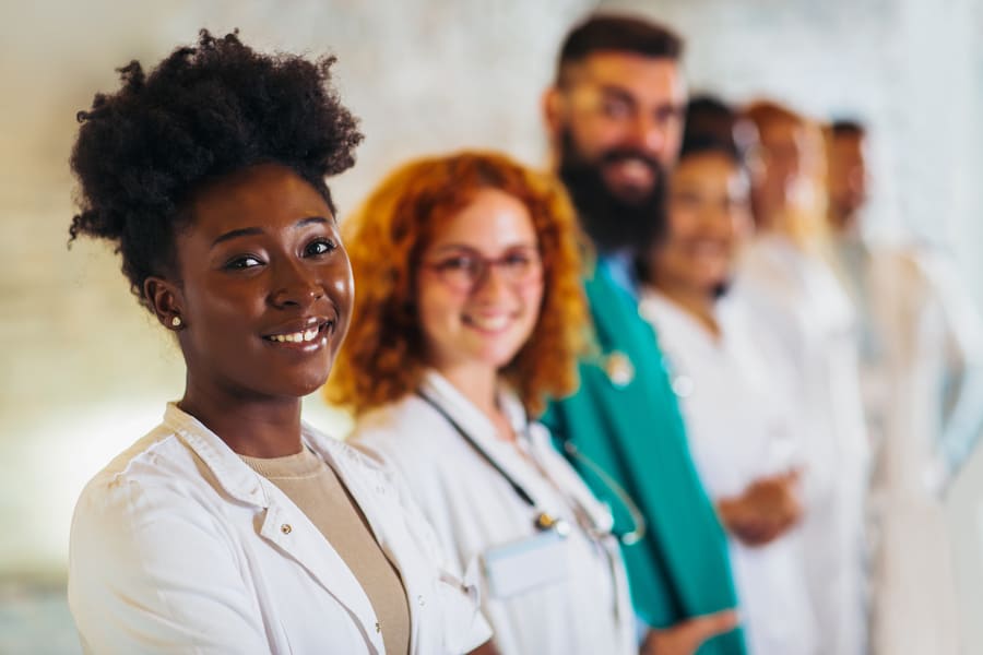 Equipe médicale souriante